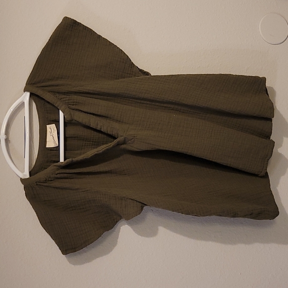 Green Universal Thread Blouse - Picture 1 of 3